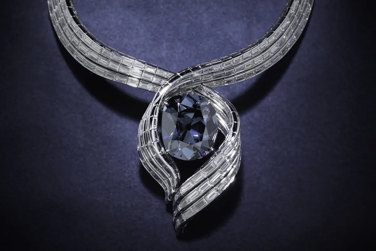 Hope Diamond in a necklace with ribbons of baguette-cut diamonds