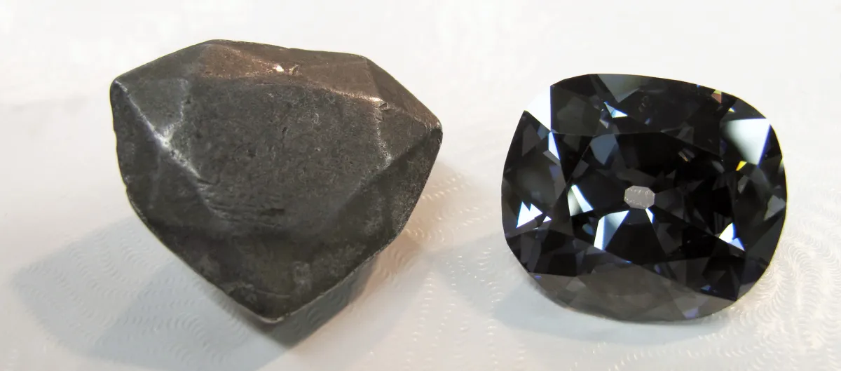 Lead cast of the French Blue alongside the Hope Diamond